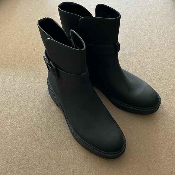 VINCE NWOB Kaelyn Womens Pull On Waterproof Ankle Boots- Size 9.5 - Picture 2 of 12